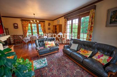 Maison - 210 m² - 10 pièces