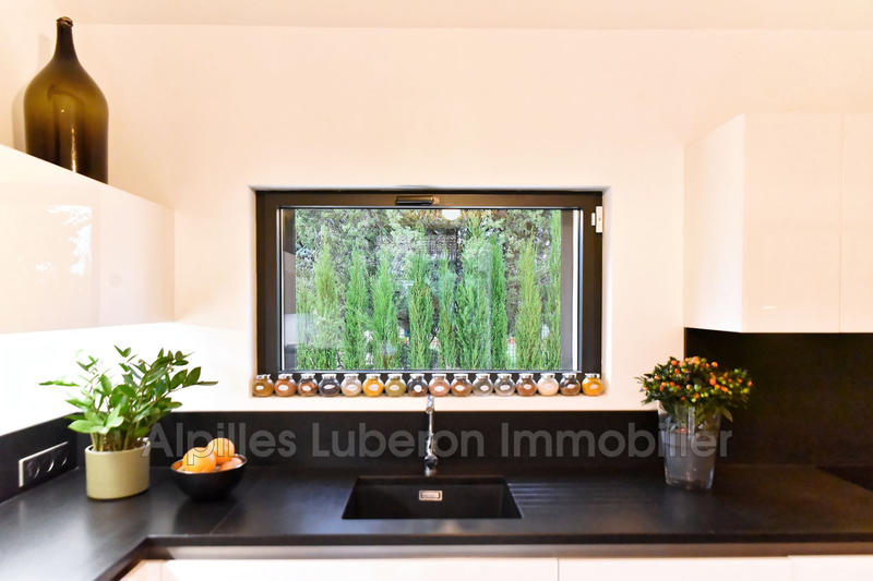 Propriété - 250 m² - 6 pièces