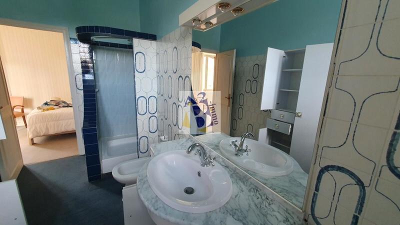 Maison - 221 m² - 9 pièces