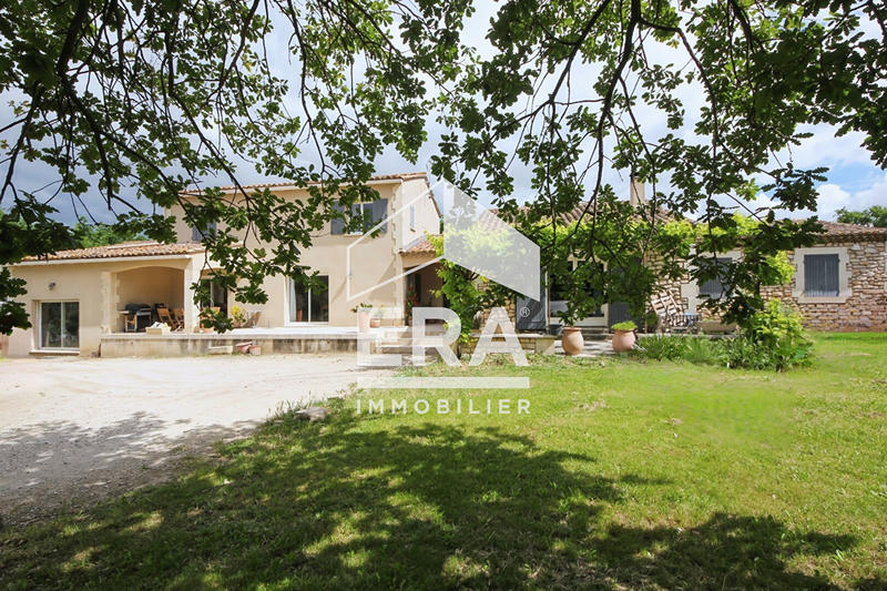 Maison - 250 m² - 6 pièces