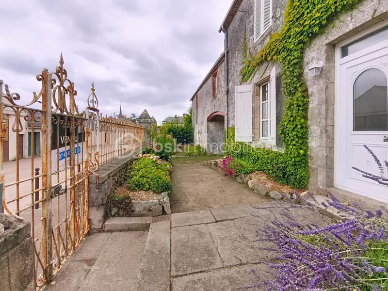 Demeure - 250 m² - 8 pièces