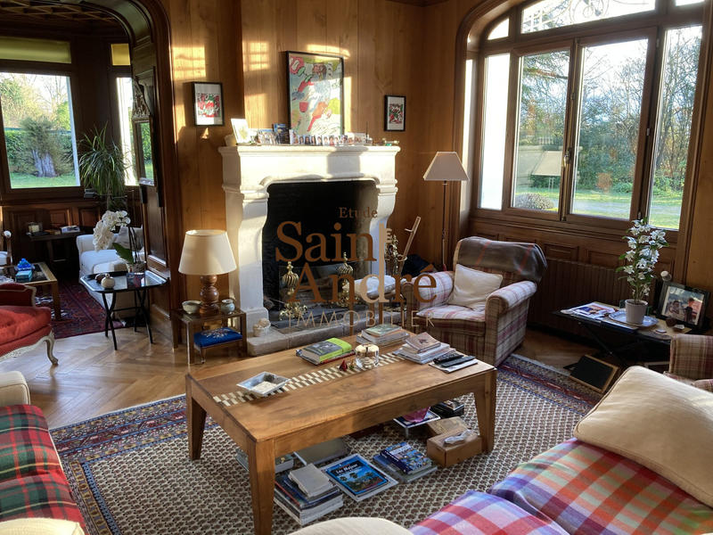 Maison - 340 m² - 10 pièces