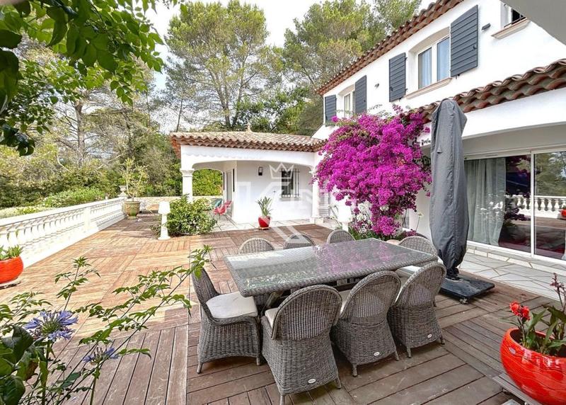 Villa - 220 m² - 7 pièces