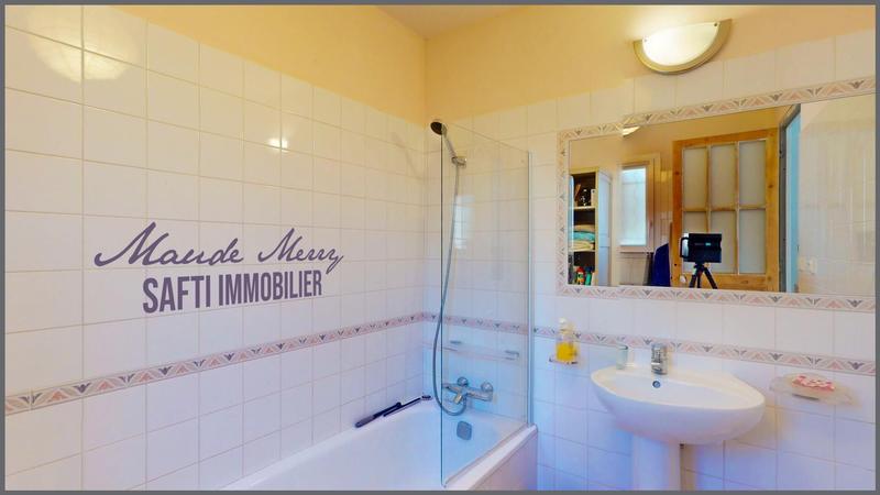 Maison - 170 m² - 8 pièces