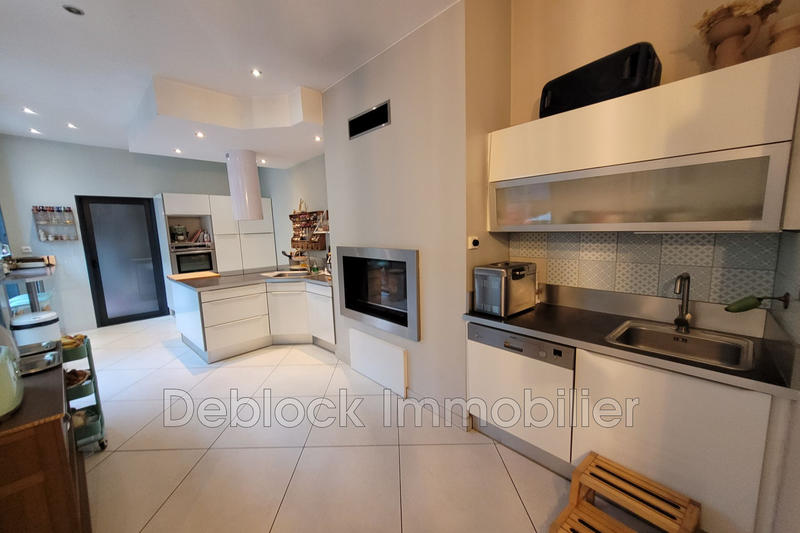 Maison - 360 m² - 9 pièces