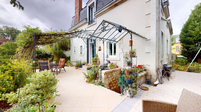 Demeure - 228 m² - 9 pièces