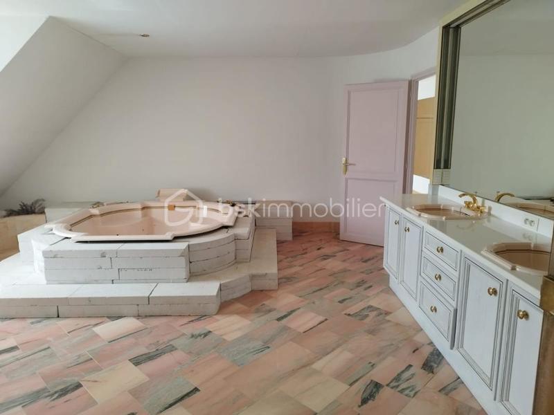 Demeure - 420 m² - 11 pièces