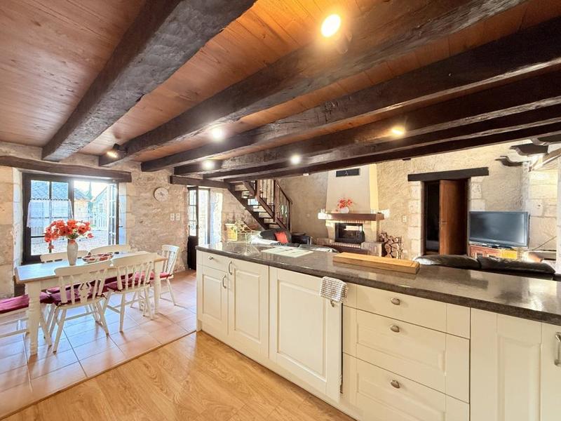 Maison - 250 m² - 6 pièces