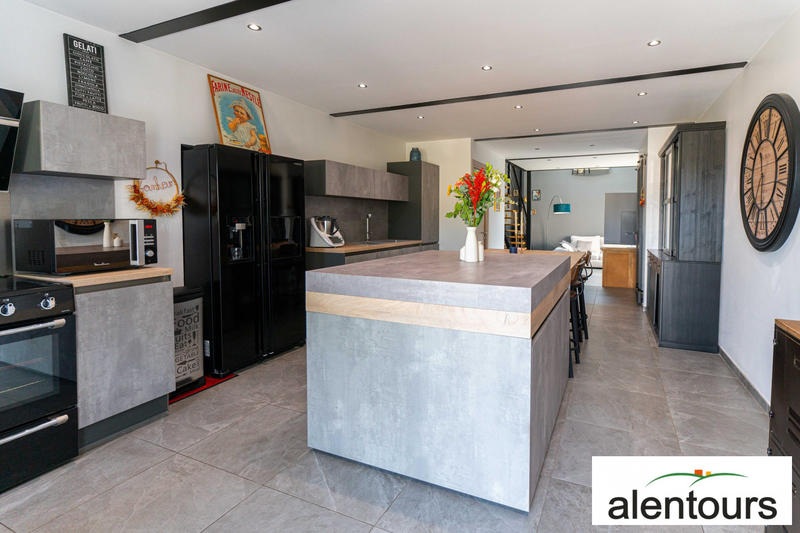 Maison - 92 m² - 5 pièces