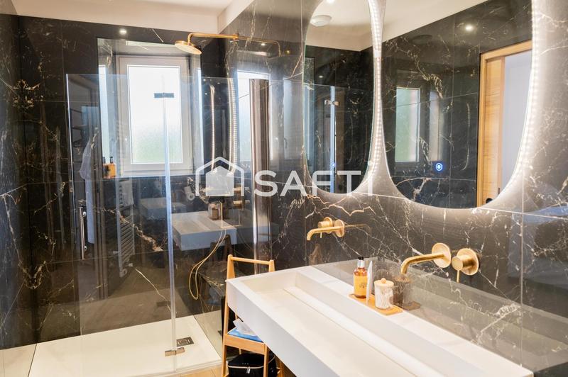 Maison - 371 m² - 7 pièces