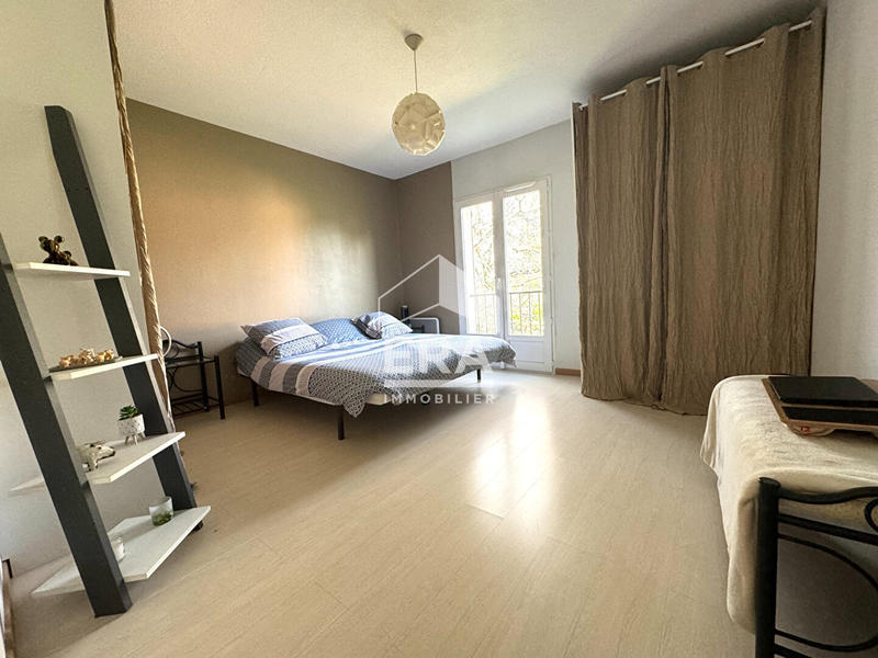 Maison - 240 m² - 6 pièces