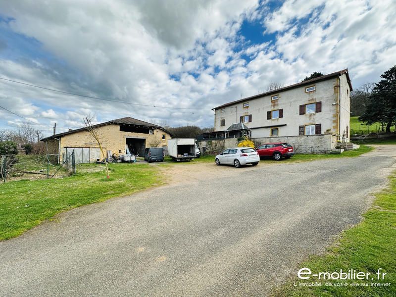 Maison - 299 m² - 12 pièces