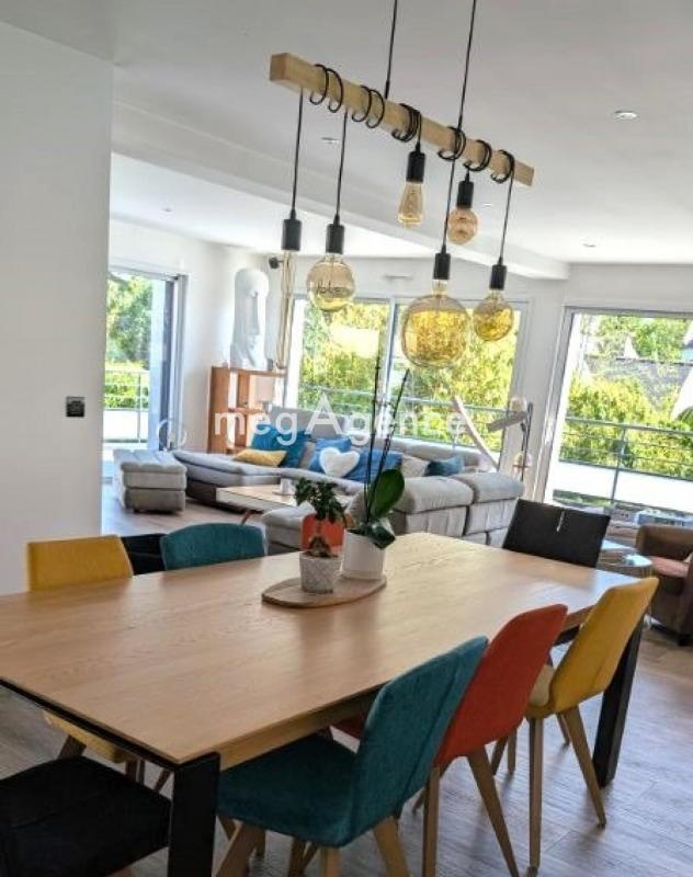 Maison - 220 m² - 7 pièces