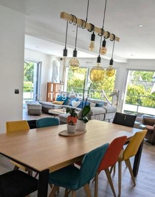 Maison - 220 m² - 7 pièces