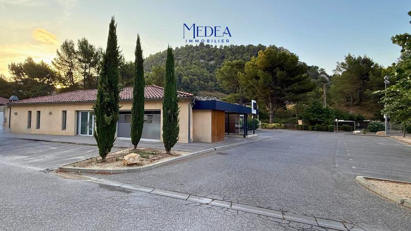 Local commercial - 561 m²