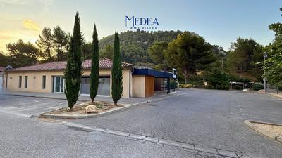 Local commercial - 561 m²