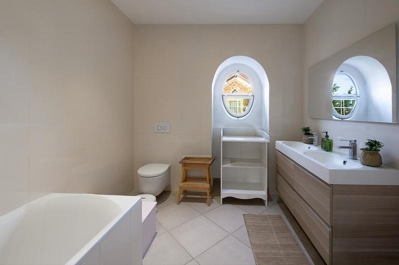 Maison - 350 m² - 5 pièces