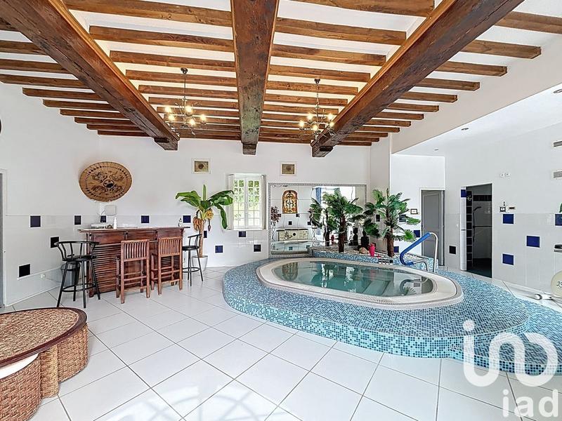 Maison - 640 m² - 14 pièces