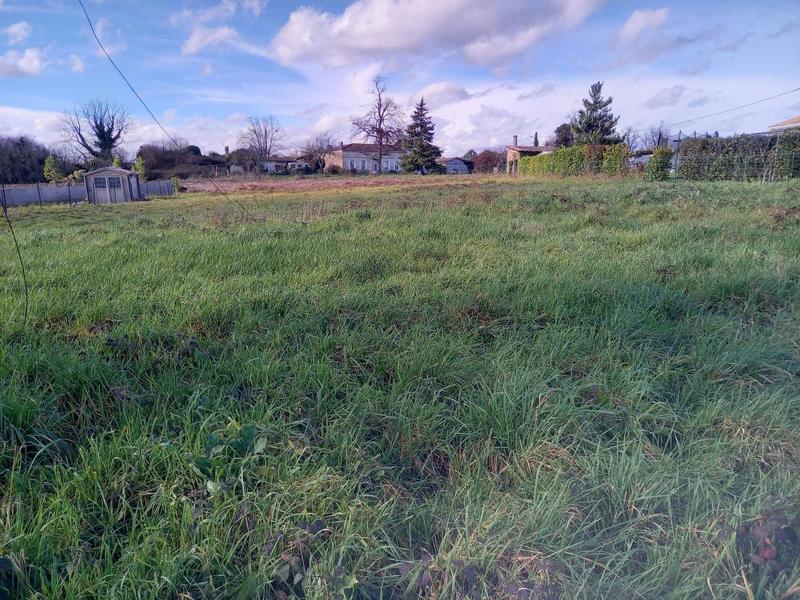 Terrain constructible - 1 100 m²
