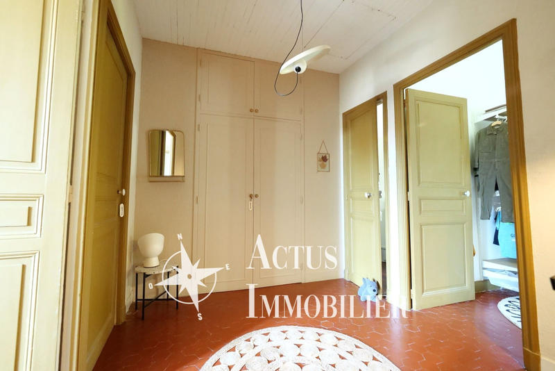 Maison - 182 m² - 7 pièces