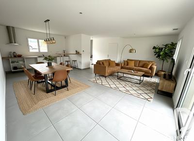 Maison - 92 m² - 4 pièces