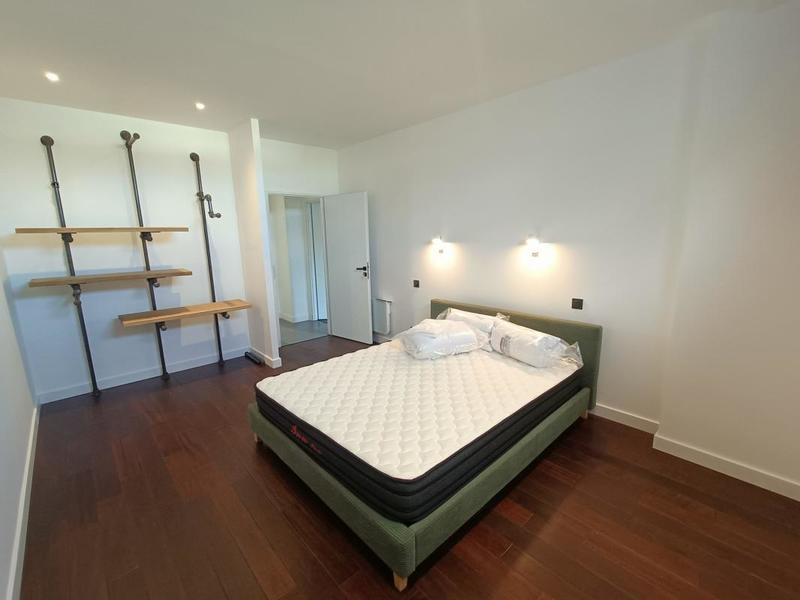 Chambre - 266 m² - 6 pièces