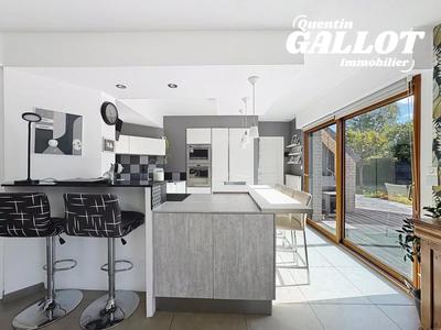 Maison - 156 m² - 5 pièces