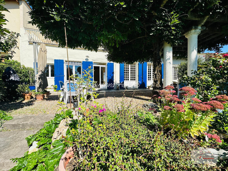 Maison de village - 276 m² - 11 pièces