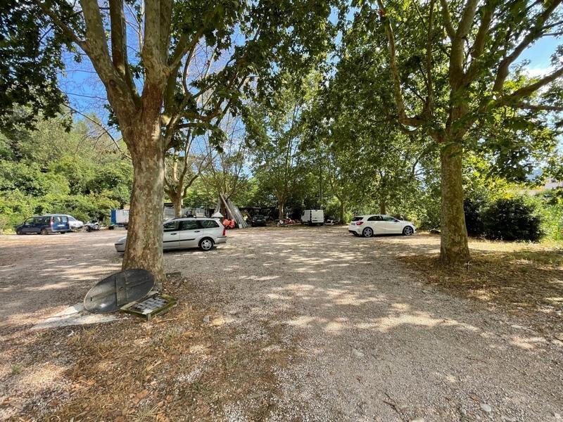 Local commercial - 135 m² - 6 pièces