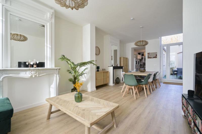 Maison - 179 m² - 11 pièces