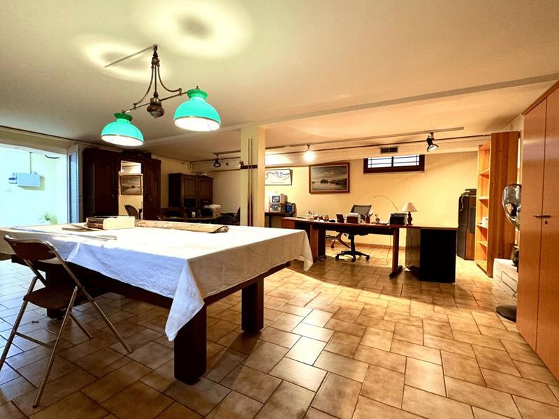 Maison - 434 m² - 7 pièces