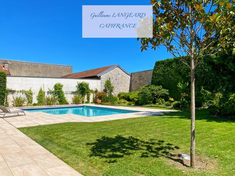 Maison - 346 m² - 9 pièces