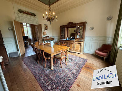 Maison - 290 m² - 8 pièces