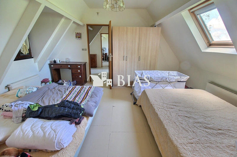 Maison - 210 m² - 11 pièces