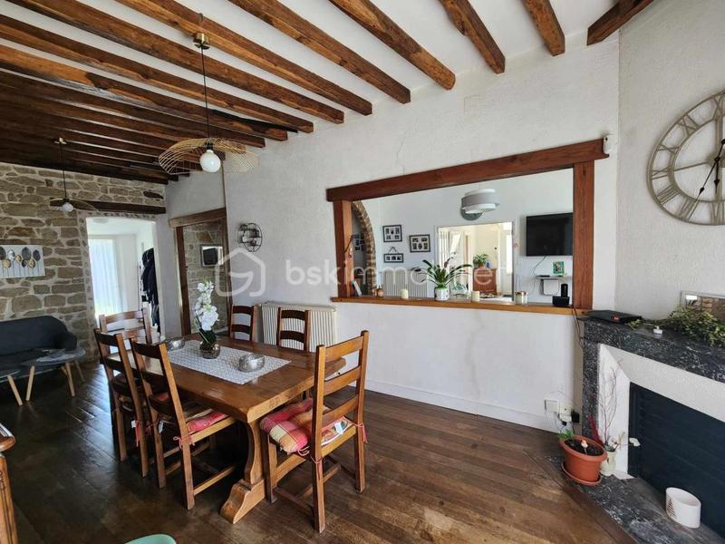 Maison traditionnelle - 208 m² - 8 pièces