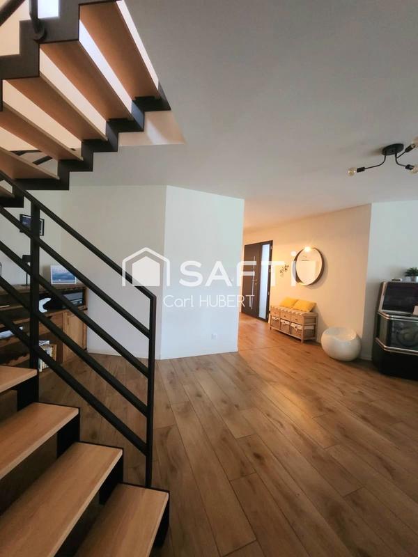 Maison - 300 m² - 8 pièces