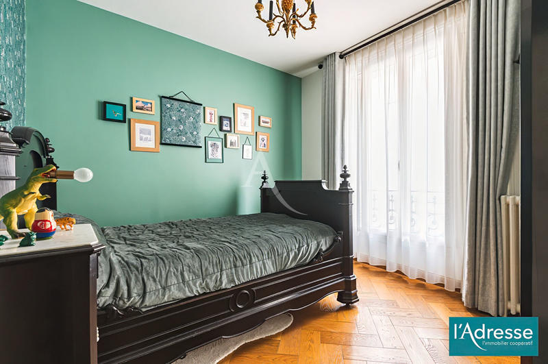 Maison - 208 m² - 10 pièces