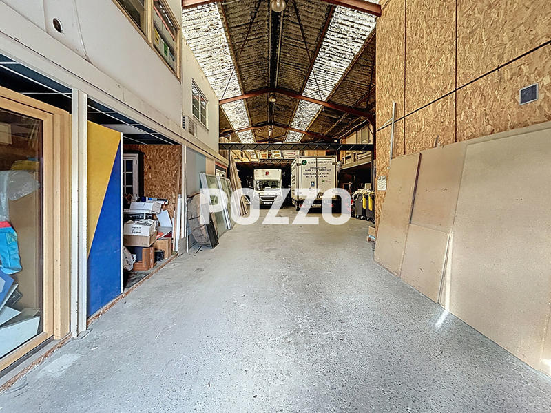 Local d'activité / Entrepôt - 1 575 m²