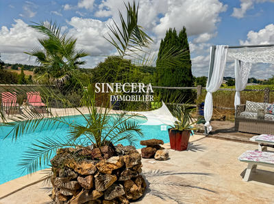 Maison - 232 m² - 8 pièces