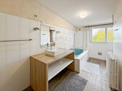 Maison - 161 m² - 5 pièces