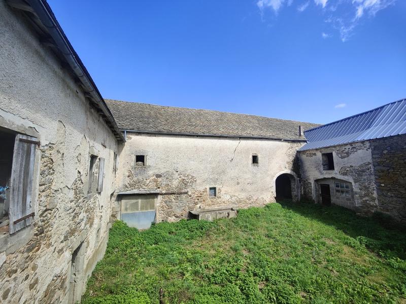 Corps de ferme - 300 m² - 7 pièces