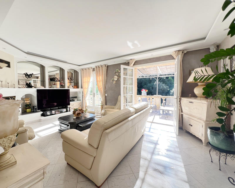 Maison - 212 m² - 7 pièces