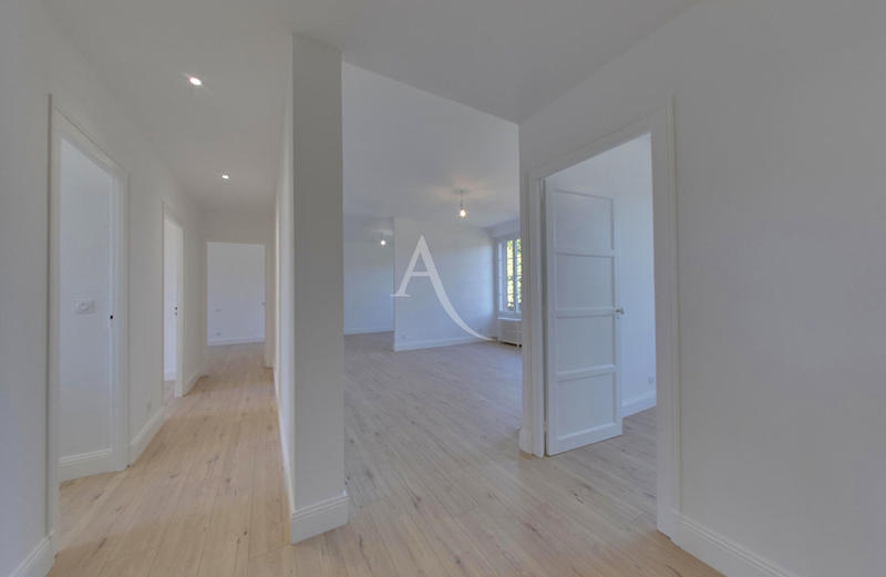 Appartement - 94 m² - 5 pièces