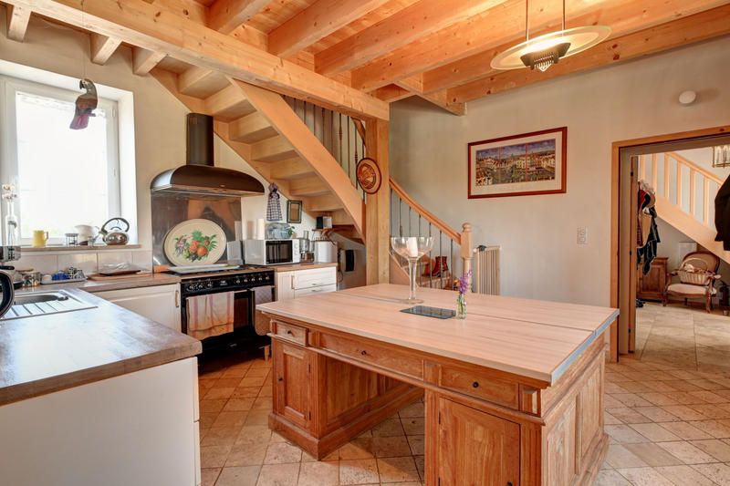 Maison - 374 m² - 13 pièces