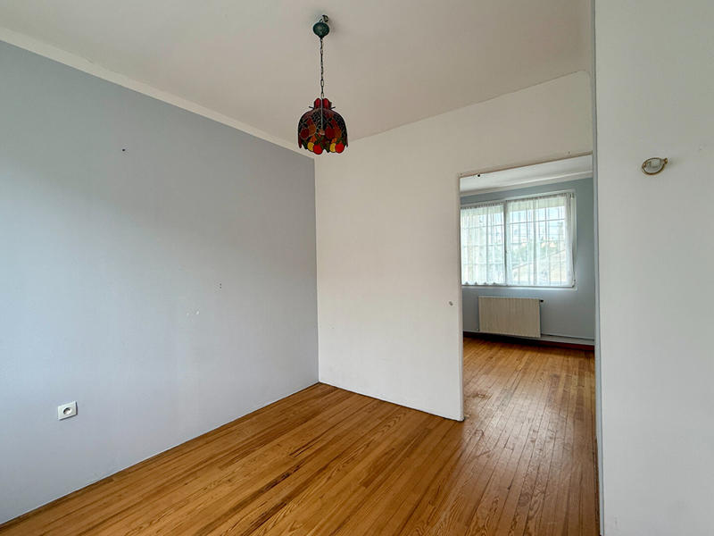 Maison - 240 m² - 9 pièces