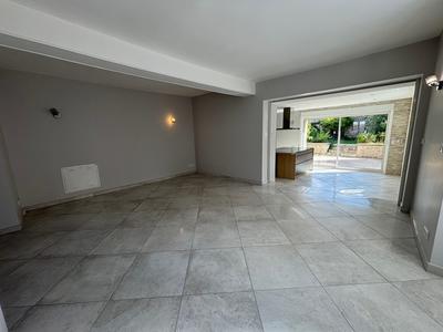 Maison - 200 m² - 8 pièces