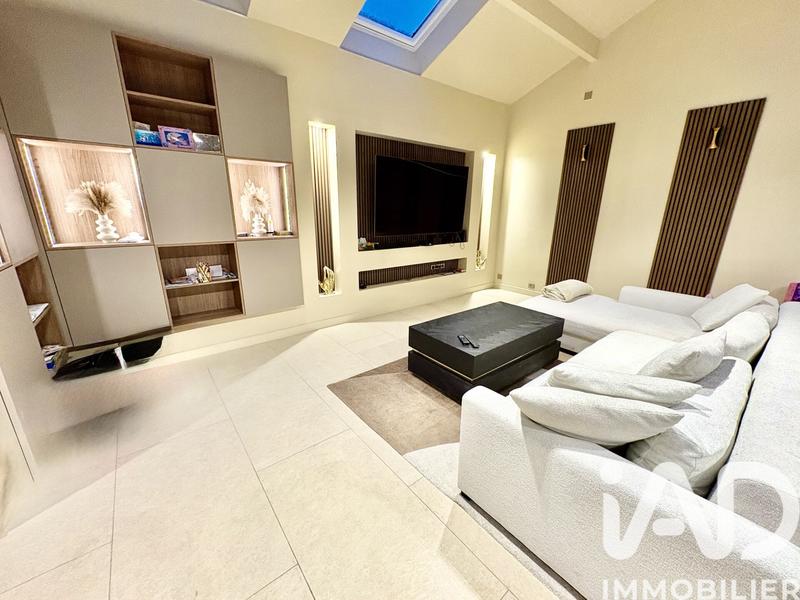 Maison - 213 m² - 5 pièces