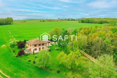 Maison - 204 m² - 7 pièces