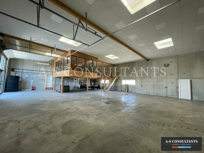 Local d'activité / Entrepôt - 865 m²