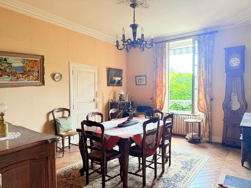 Maison - 205 m² - 8 pièces